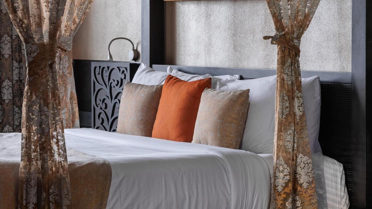 The Panoramic Getaway Otel Munnar Dış mekan fotoğraf A bed with cushions