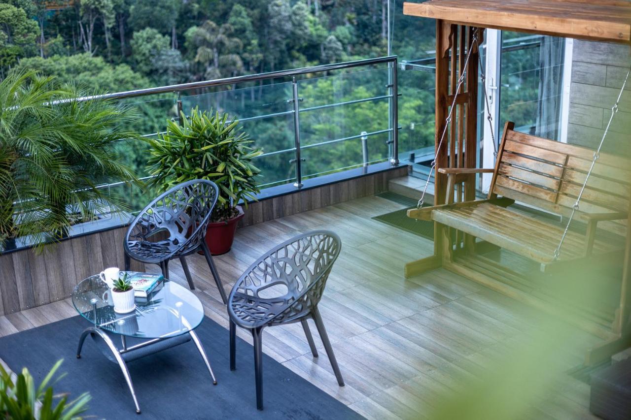 The Panoramic Getaway Otel Munnar Dış mekan fotoğraf A balcony
