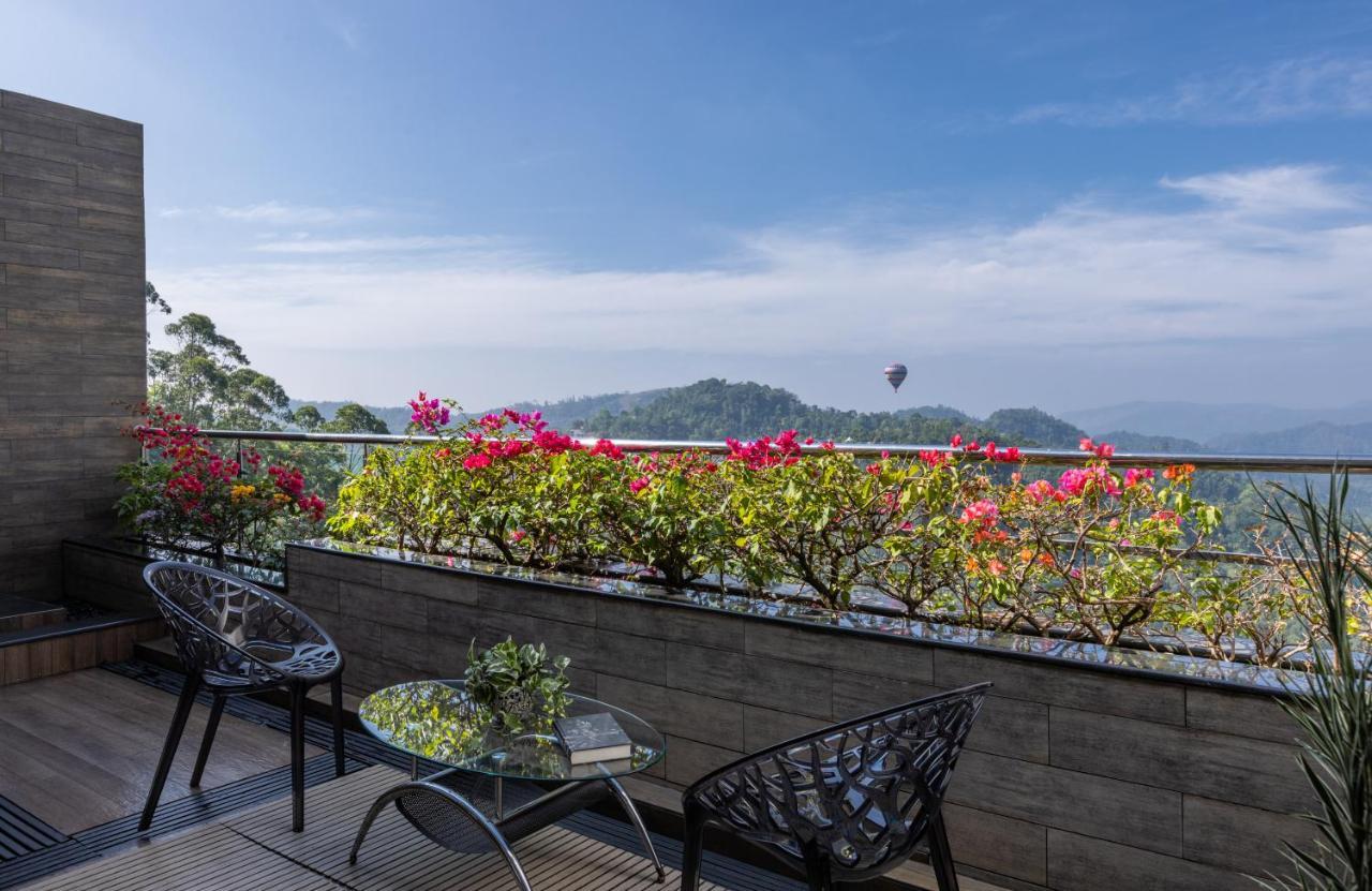 The Panoramic Getaway Otel Munnar Dış mekan fotoğraf View from the hotel