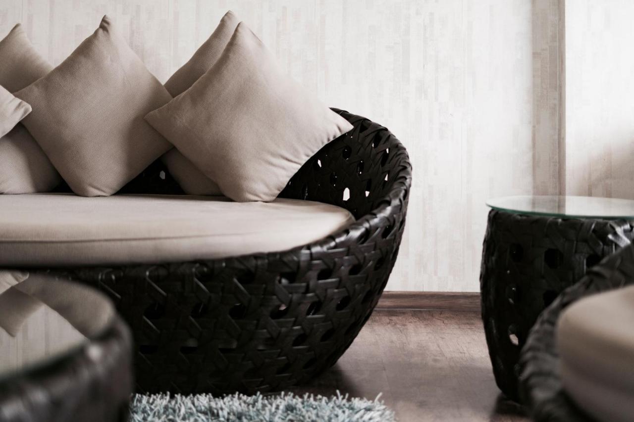 The Panoramic Getaway Otel Munnar Dış mekan fotoğraf A rattan chair