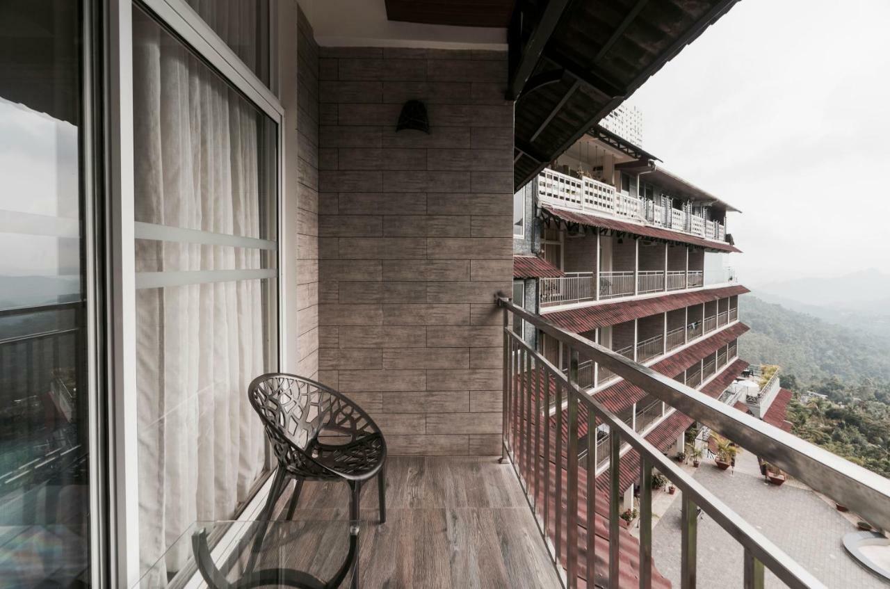 The Panoramic Getaway Otel Munnar Dış mekan fotoğraf A balcony